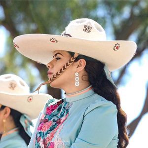 Meet your Posher, Rosa